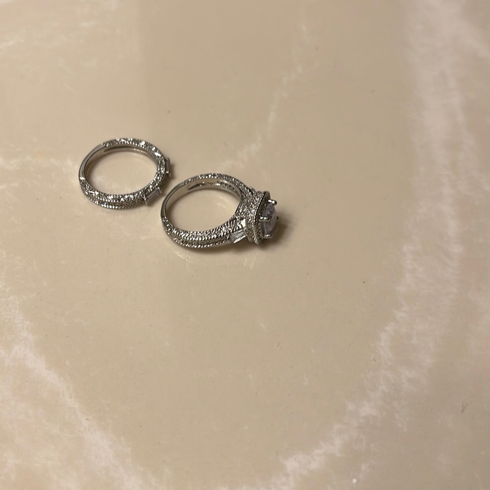 Woman wedding band set